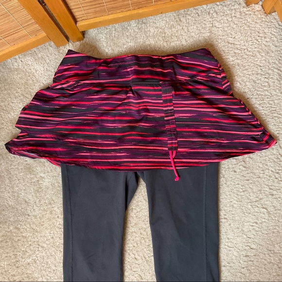 ATHLETA Painted Cuteness 2 in 1 Skirted Capri S - Picture 3 of 11